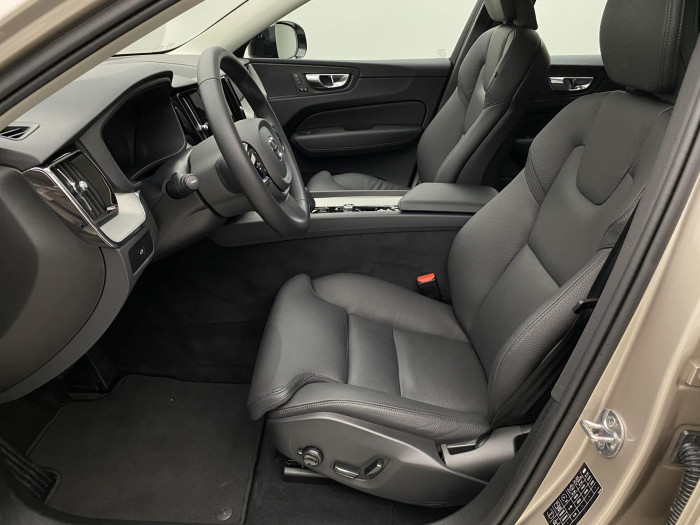 Volvo XC60 B4 AWD PLUS DARK AUT CZ