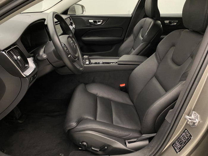 Volvo V60 B4 MOMENTUM AUT REZERVACE 2.0 Momentum