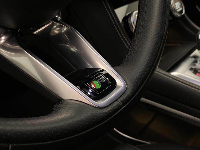 Jaguar F-Pace P250 R-DYNAMIC SE REZERVACE 2.0 Dynamic SE