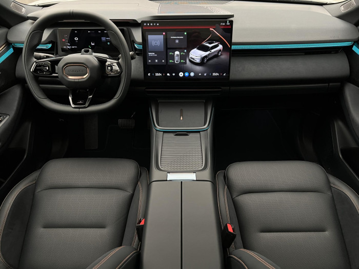 Lynk & Co 08 MORE PHEV