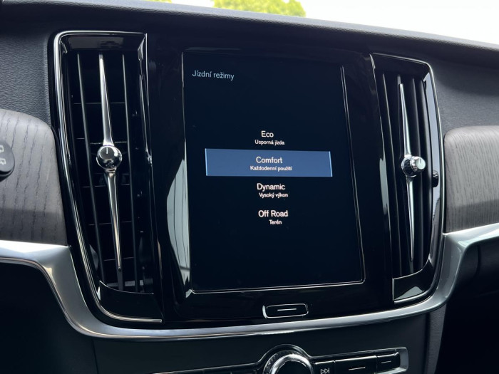 Volvo V90 CROSS COUNTRY B4 AWD Aut 1.maj