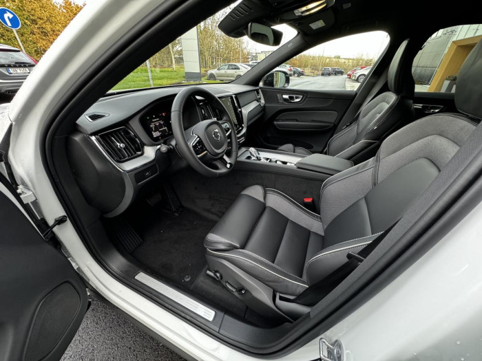 Volvo XC60 B4 AWD AUT DARK PLUS 2.0 Plus