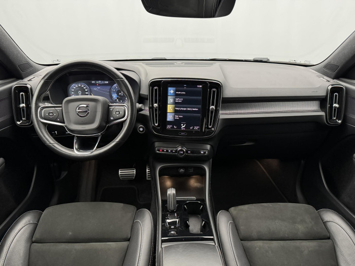 Volvo XC40 T3 R-DESIGN AUT CZ REZERVACE