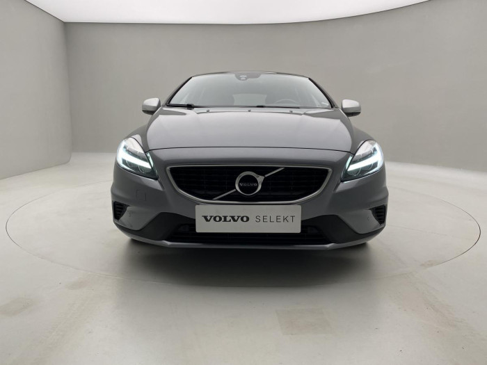 Volvo V40 T3 R-DESIGN AUT REZERVACE