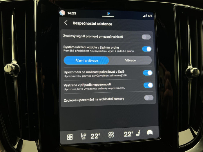 Volvo V60 B4 DARK PLUS