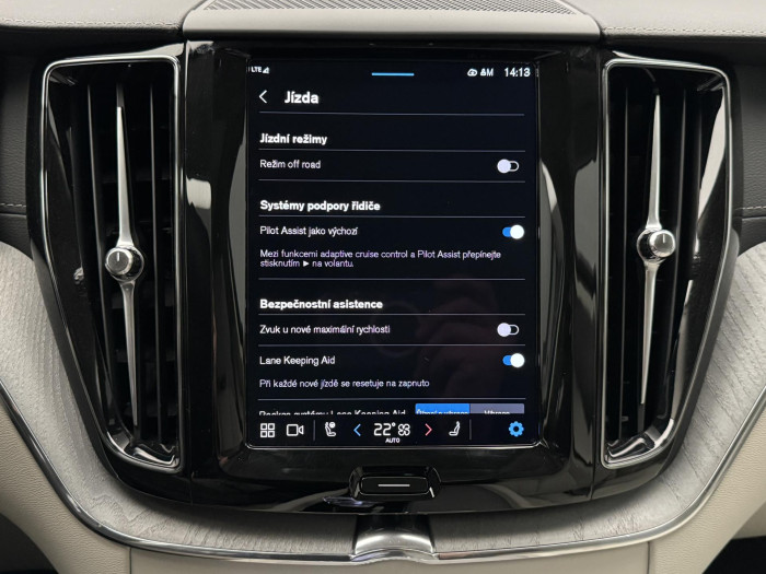 Volvo XC60 B5 AWD DARK ULTRA REZERVACE