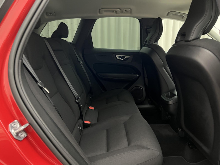 Volvo XC60 B4 AWD MOMENTUM AUT CZ 2.0 Momentum