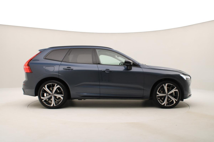 Volvo XC60 B4 AWD ULTIMATE DARK REZERVACE