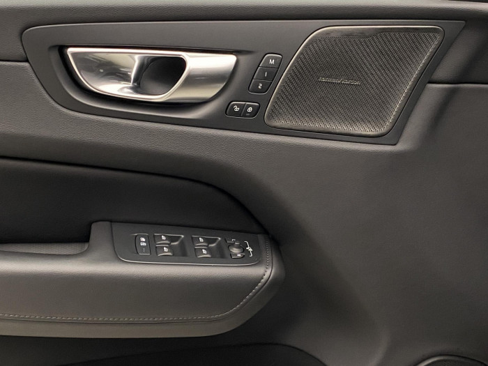 Volvo XC60 B4 AWD DARK PLUS REZERVACE