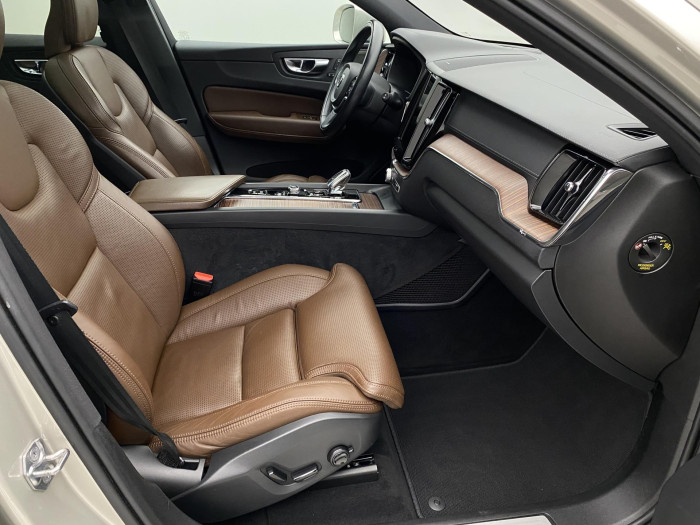 Volvo XC60 B5 AWD INSCRIPTION AUT CZ