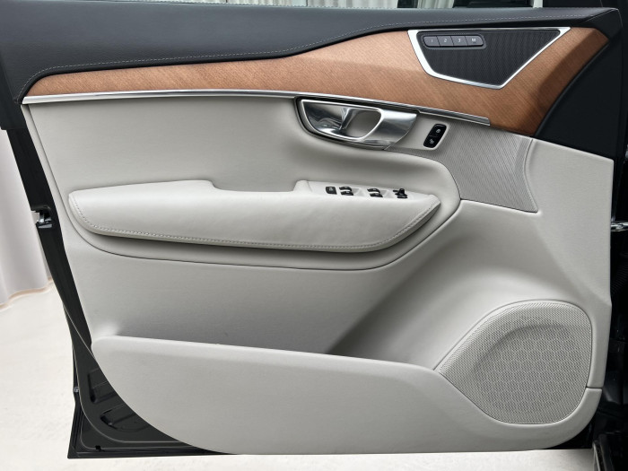 Volvo XC90 B5 AWD INSCRIPTION AUT CZ