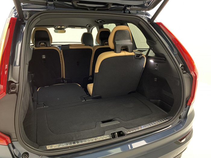 Volvo XC90 T8 AWD ULTIMATE DARK REZERVACE
