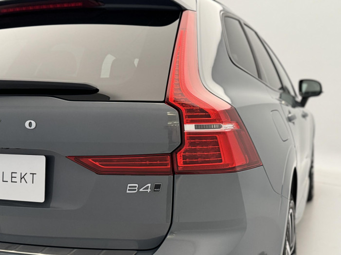 Volvo XC60 B4 AWD PLUS DARK AUT 1.maj
