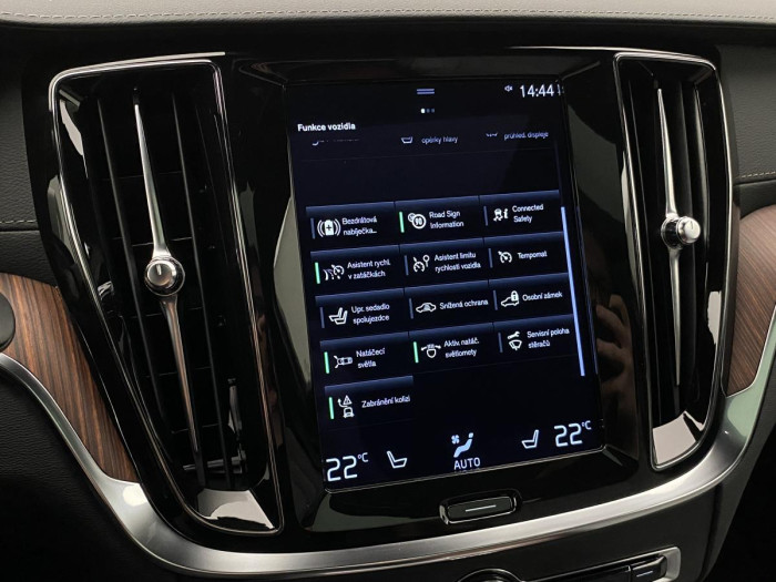 Volvo V60 CC B5 AWD ADVANCED REZERVACE 2.0 CC CC