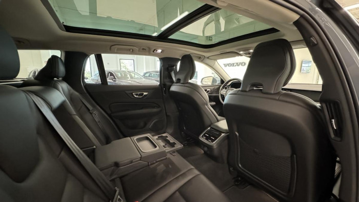 Volvo V60 B4 INSCRIPTION AUT REZERVACE
