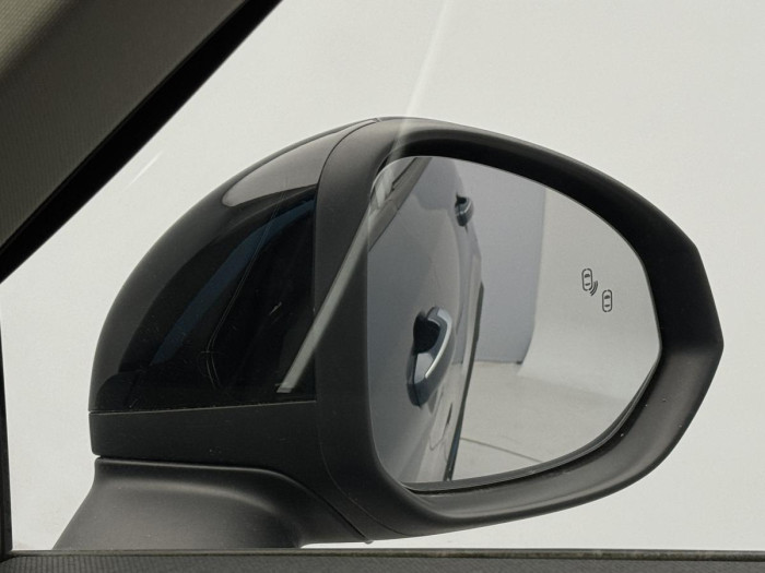 Lynk & Co 01 PHEV DCT AUT 1.maj. REZERVACE