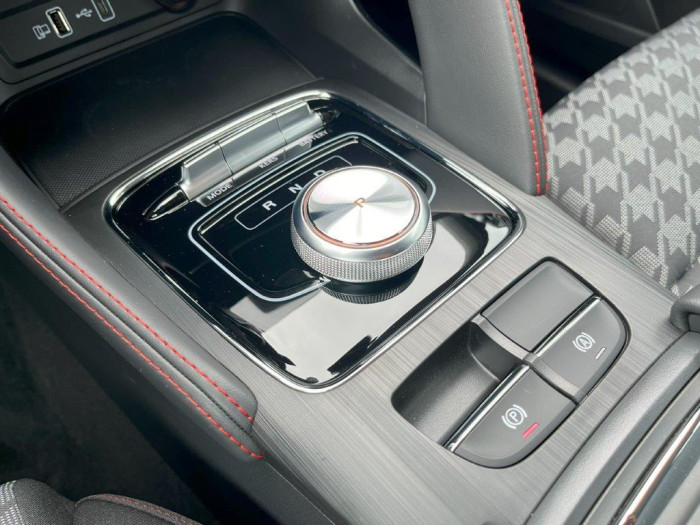 MG ZS EV EXCITE 70kWh REZERVACE!