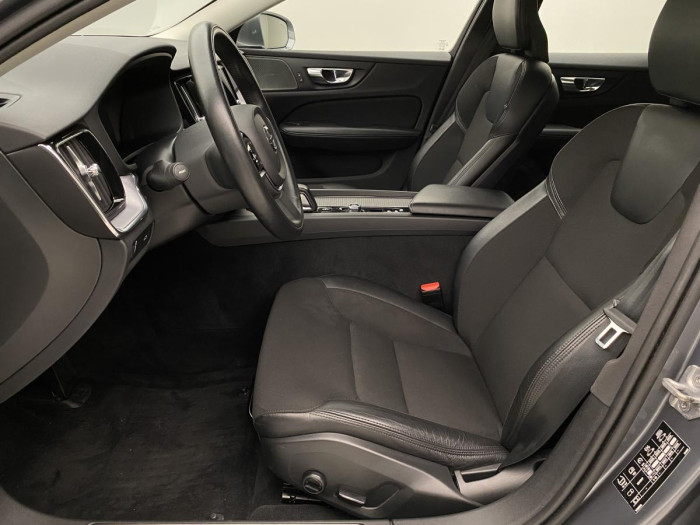 Volvo V60 B4 MOMENTUM AUT REZERVACE 2.0 Momentum
