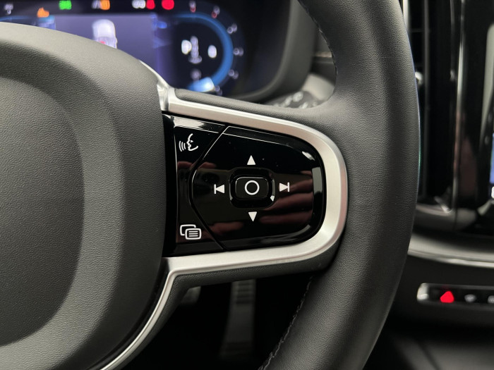 Volvo XC60 B5 AWD R-DESIGN AUT