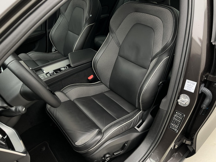 Volvo S60 B5 AWD ULTIMATE DARK AUT 1.maj