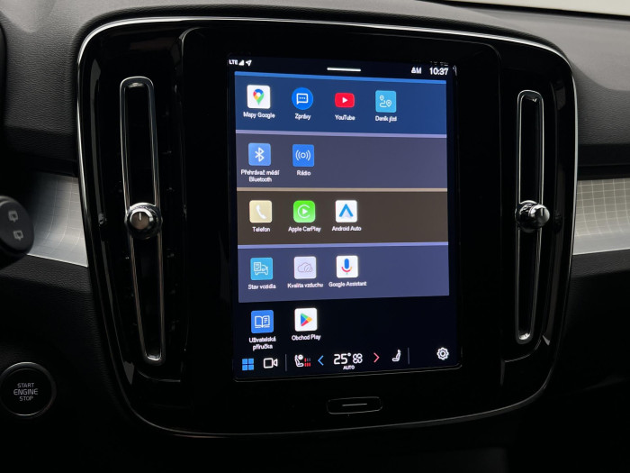 Volvo XC40 B3 PLUS DARK AUT CZ 1.maj.