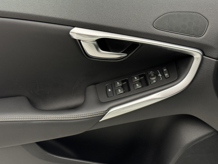 Volvo V40 T3 R-DESIGN AUT