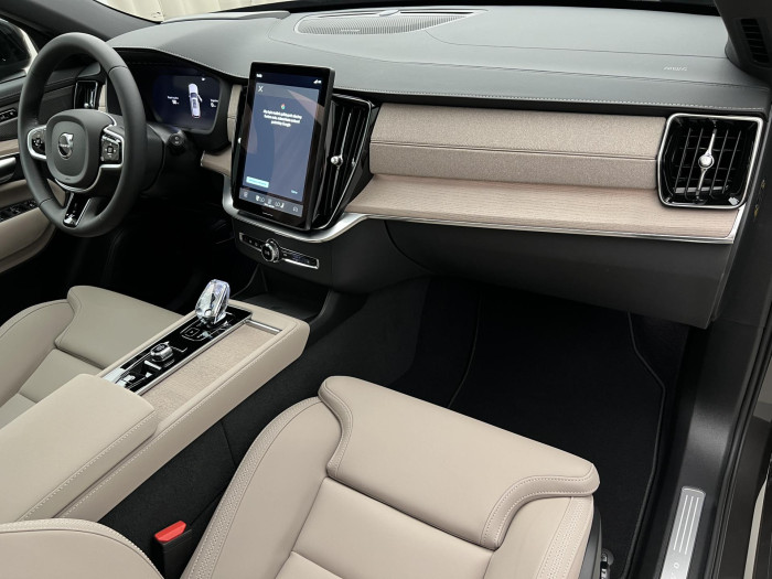 Volvo XC90 T8 AWD RECHARGE PLUS DARK AUT