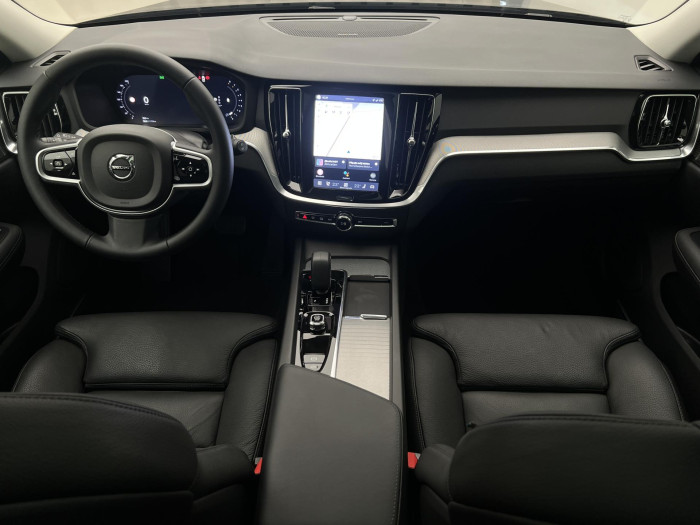 Volvo V60 B4 PLUS DARK AUT 1.maj.