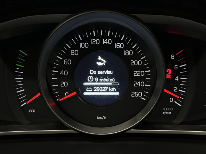 Volvo V40 T2 BLACK EDITION 1.maj. 2.0 Edition