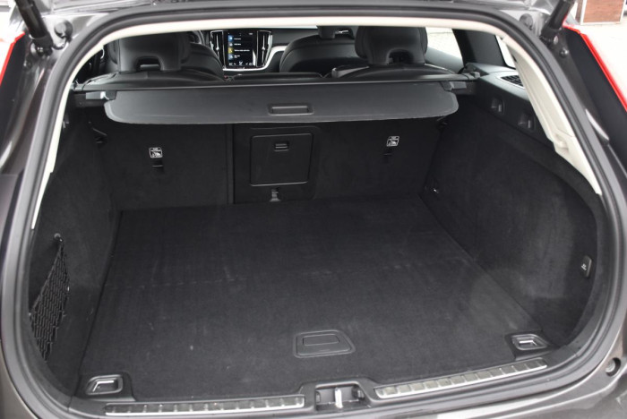 Volvo V60 T8 AWD RECHARGE REZERVACE
