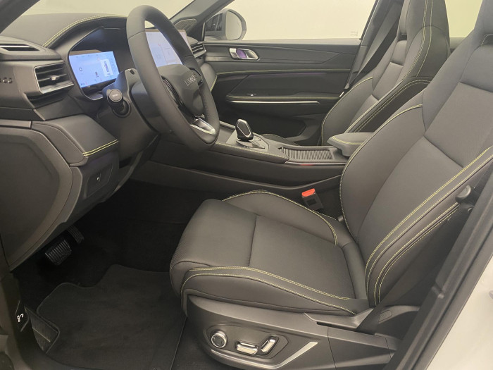 Lynk & Co 01 01 MORE PHEV