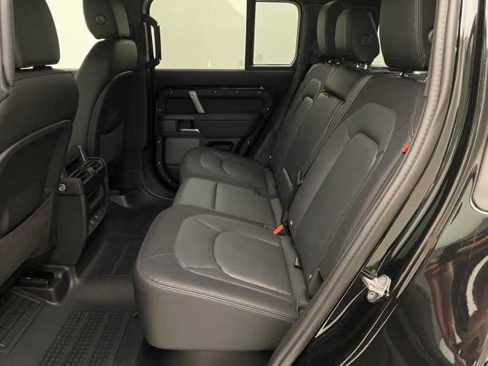 Land Rover Defender D300 SE AWD AUT CZ REZERVACE 3.0 d SE