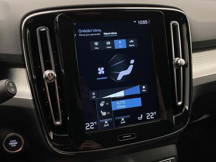 Volvo XC40 B4 AWD MOMENTUM REZERVACE 2.0 Momentum