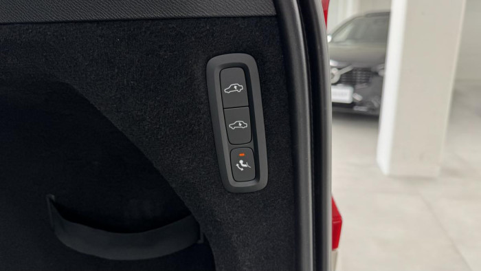 Volvo XC90 T8 AWD RECHARGE REZERVACE