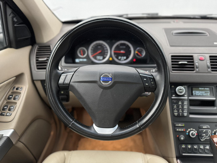 Volvo XC90 D5 AWD EXECUTIVE AUT 7 míst 2.4 d Executive