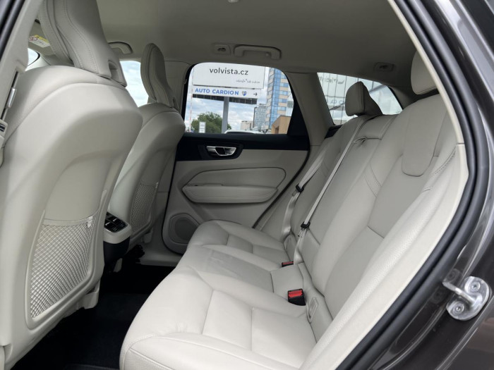 Volvo XC60 B4 PLUS BRIGHT Aut REZERVACE