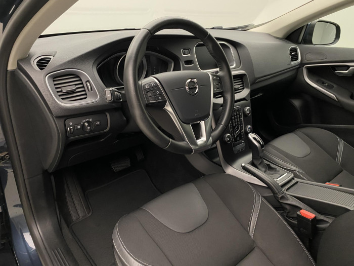 Volvo V40 D2 MOMENTUM AUT NAVIGACE 2.0 d Momentum