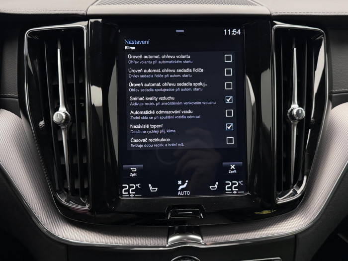 Volvo XC60 T8 AWD RECHARGE REZERVACE