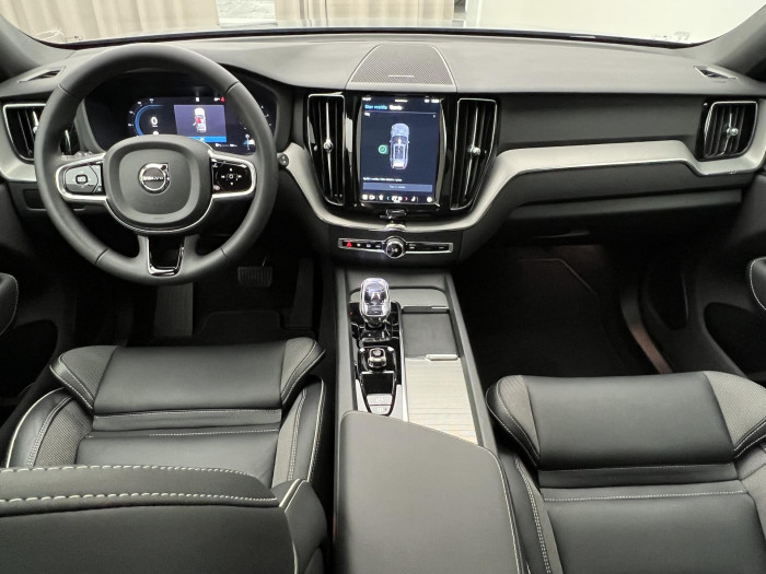 Volvo XC60 B4 PLUS DARK AUT 1.maj.