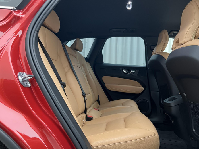 Volvo XC60 T5 AWD MOMENTUM PRO AUT 2.0 Momentum
