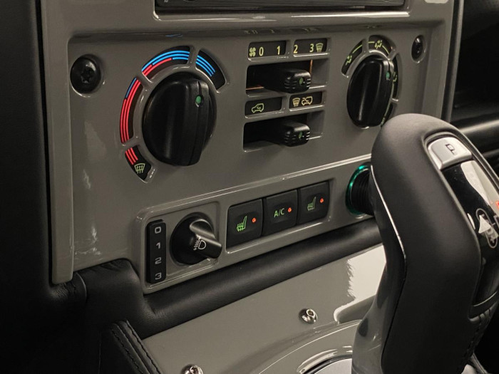 Land Rover Defender WORKS V8 ISLAY EDITION 5.0 V8 Edition