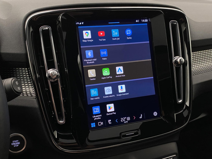 Volvo XC40 B3 DARK ULTRA AUT CZ