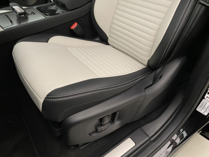 Land Rover Discovery Sport D200 DYNAMIC SE AWD REZERVACE 2.0 d Dynamic SE