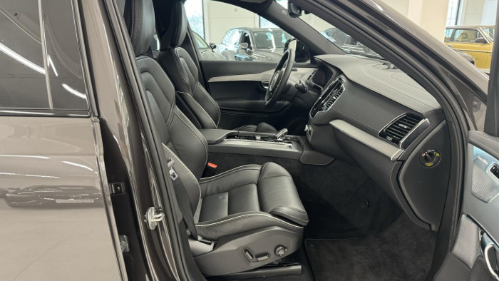 Volvo XC90 B5 AWD ULTIMATE DARK REZERVACE