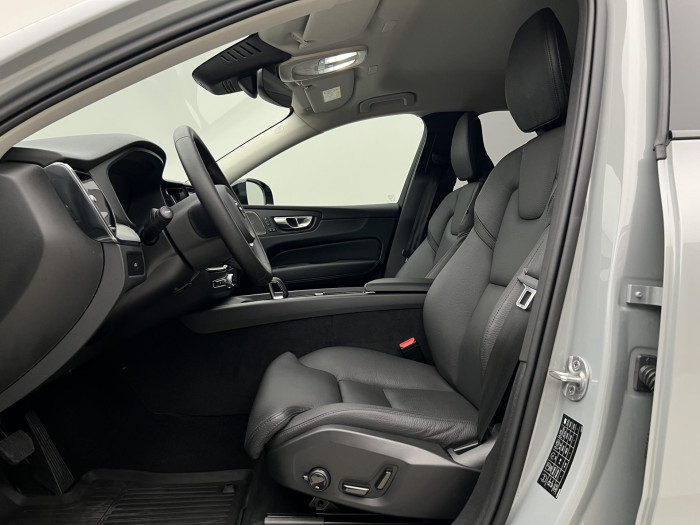 Volvo XC60 B4 AWD PLUS DARK AUT 1.maj.