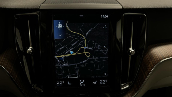 Volvo XC60 T5 AWD MOMENTUM REZERVACE 2.0 Momentum