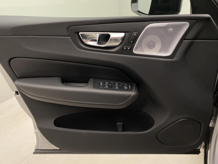 Volvo XC60 B5 AWD ULTRA DARK AUT CZ 1.maj