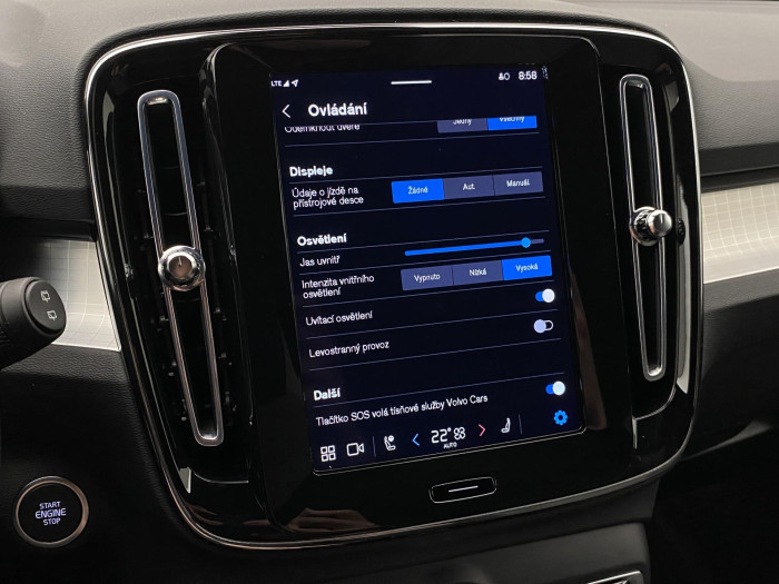 Volvo XC40 B3 DARK PLUS REZERVACE