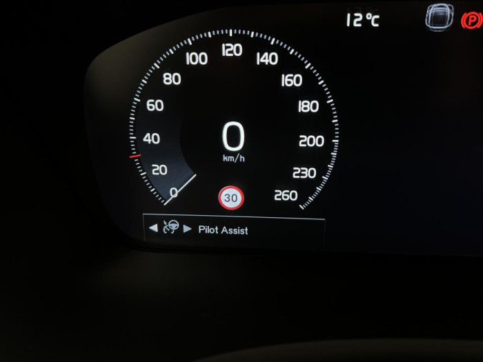 Volvo XC90 T8 AWD R-DESIGN 7MÍSTNÁ AUT CZ