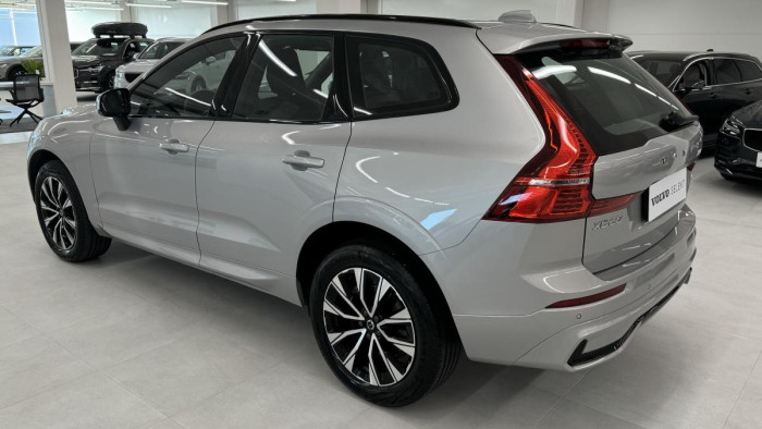 Volvo XC60 B4 PLUS DARK REZERVACE 2.0 Plus
